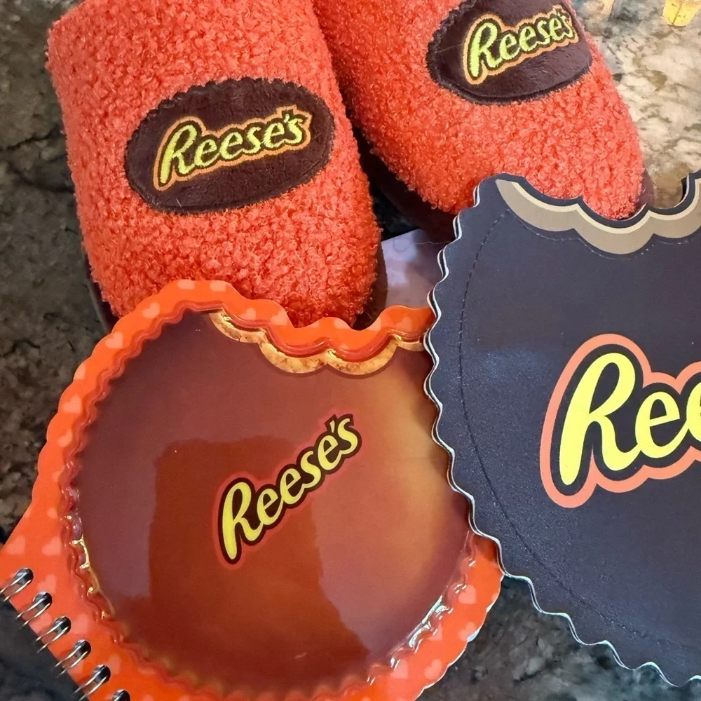 Youth Sz M 2/3 Cozy Orange Reese’s Slippers Fun Notebook and Bag